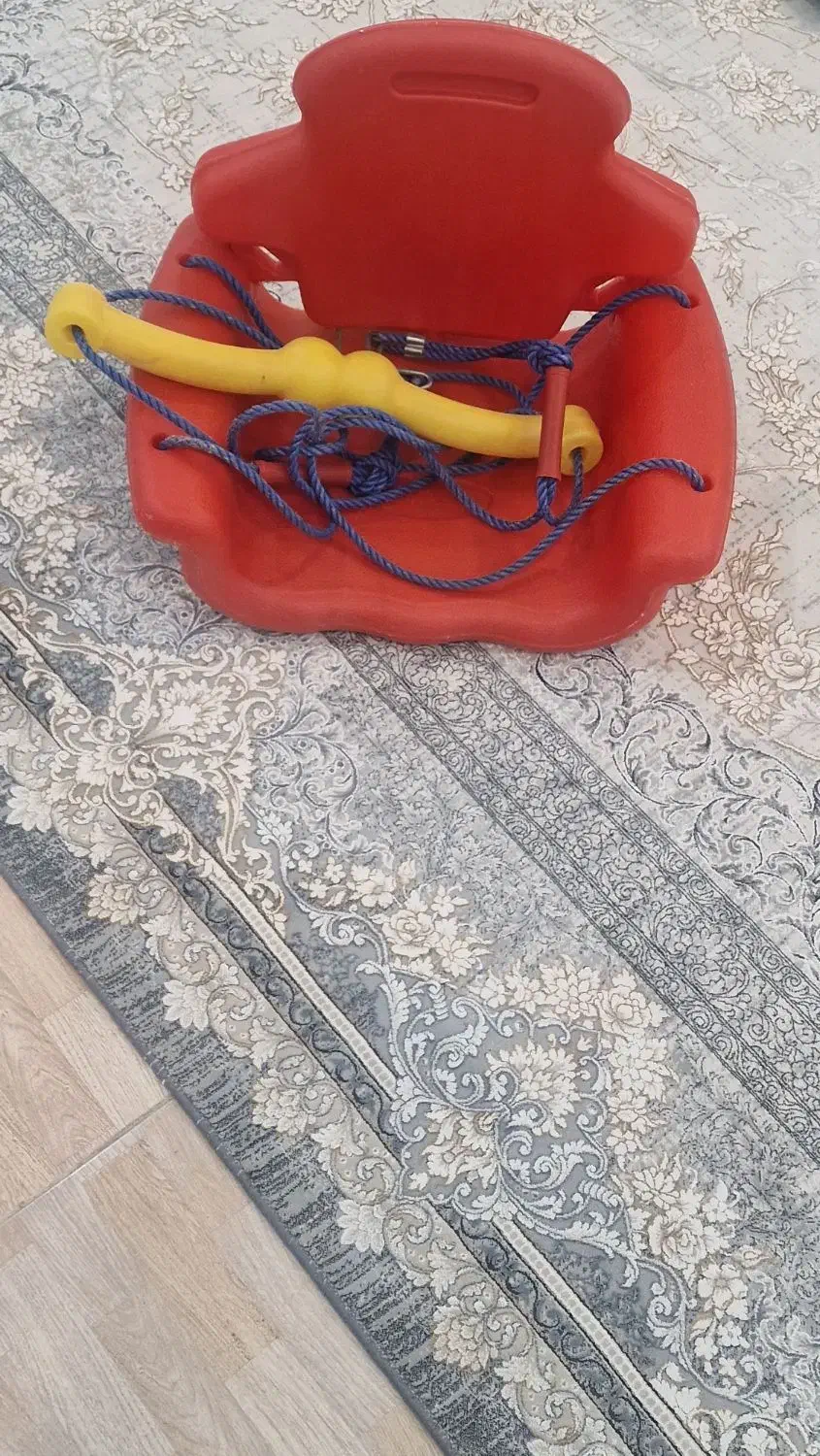 کابینت و چرخ خیاطی قدیمی و تاب بچه گانه تقریباصفر|بوفه، ویترین، کنسول|بانه, |دیوار