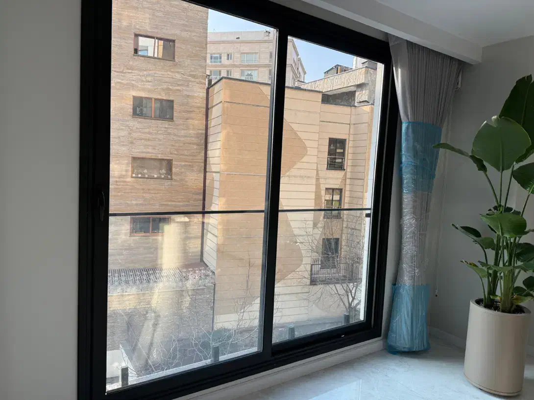 دو عدد پنجره آلومینیومی با شیشه و یراق|مصالح و تجهیزات ساختمان|تهران, فرمانیه|دیوار