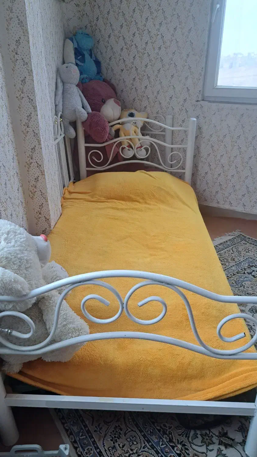 دوعدد تخت یک نفر درحد نو و۳ عدد صندلی ناهار خوری|تخت و سرویس خواب|اردبیل, |دیوار