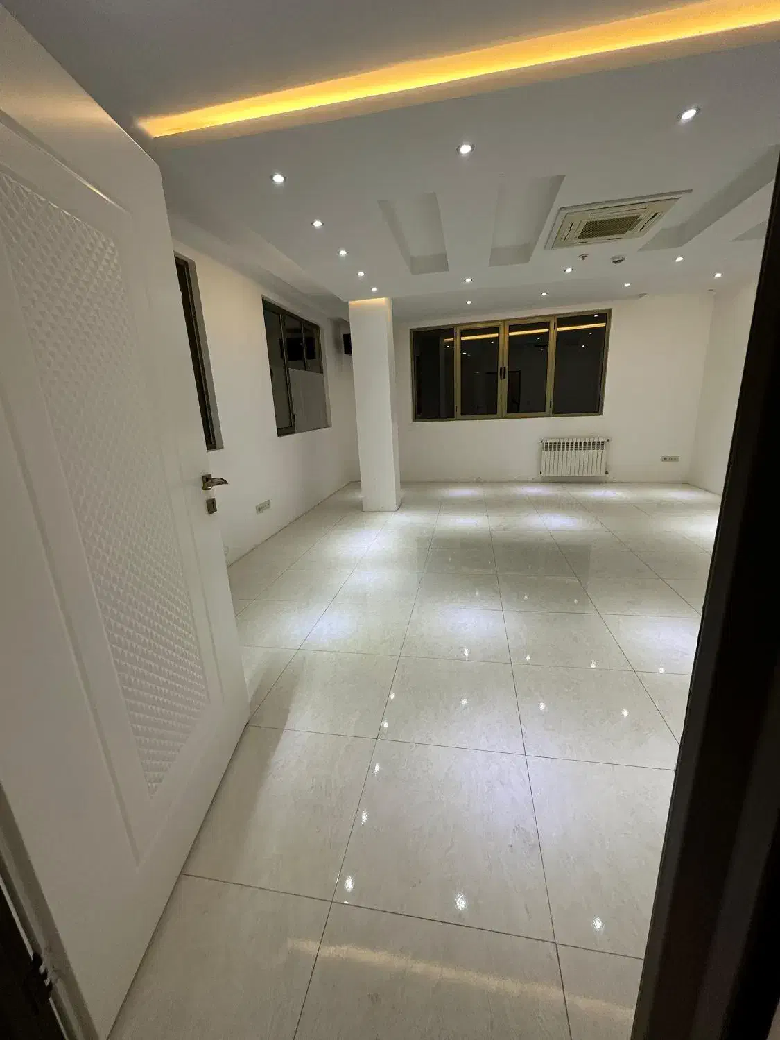 آپارتمان تجاری ۷۰ متری در بلوار جمهوری میدان سپاه|فروش دفتر کار، اتاق اداری، مطب|قم, بکایی|دیوار