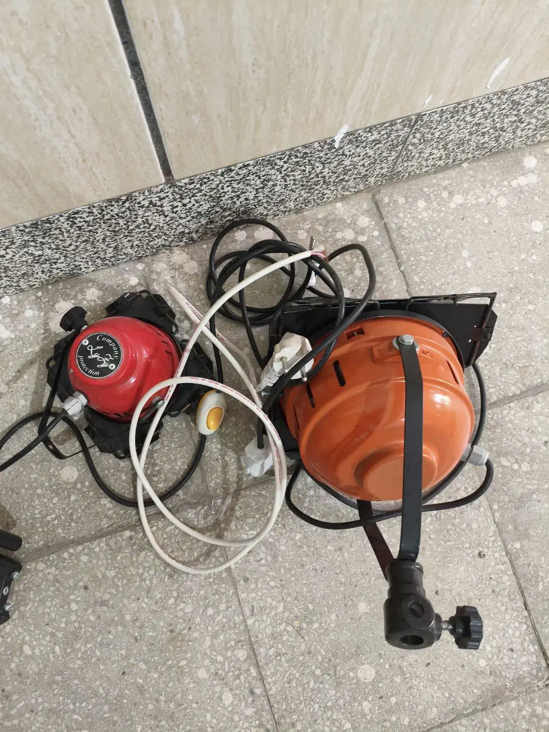 دو عدد پروژکتور نور پردازی سالم به همراه لامپ|لامپ و چراغ|قم, شاه ابراهیم|دیوار