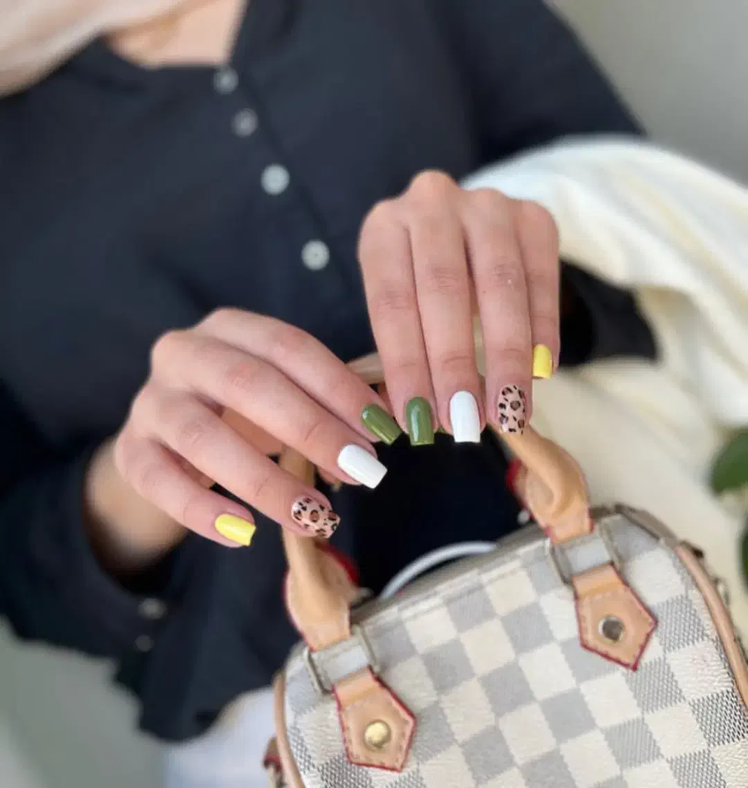 ترمیم ناخن و کاشت ناخن و خدمات ناخنو ناخنکار|خدمات آرایشگری و زیبایی|شیراز, تندگویان|دیوار