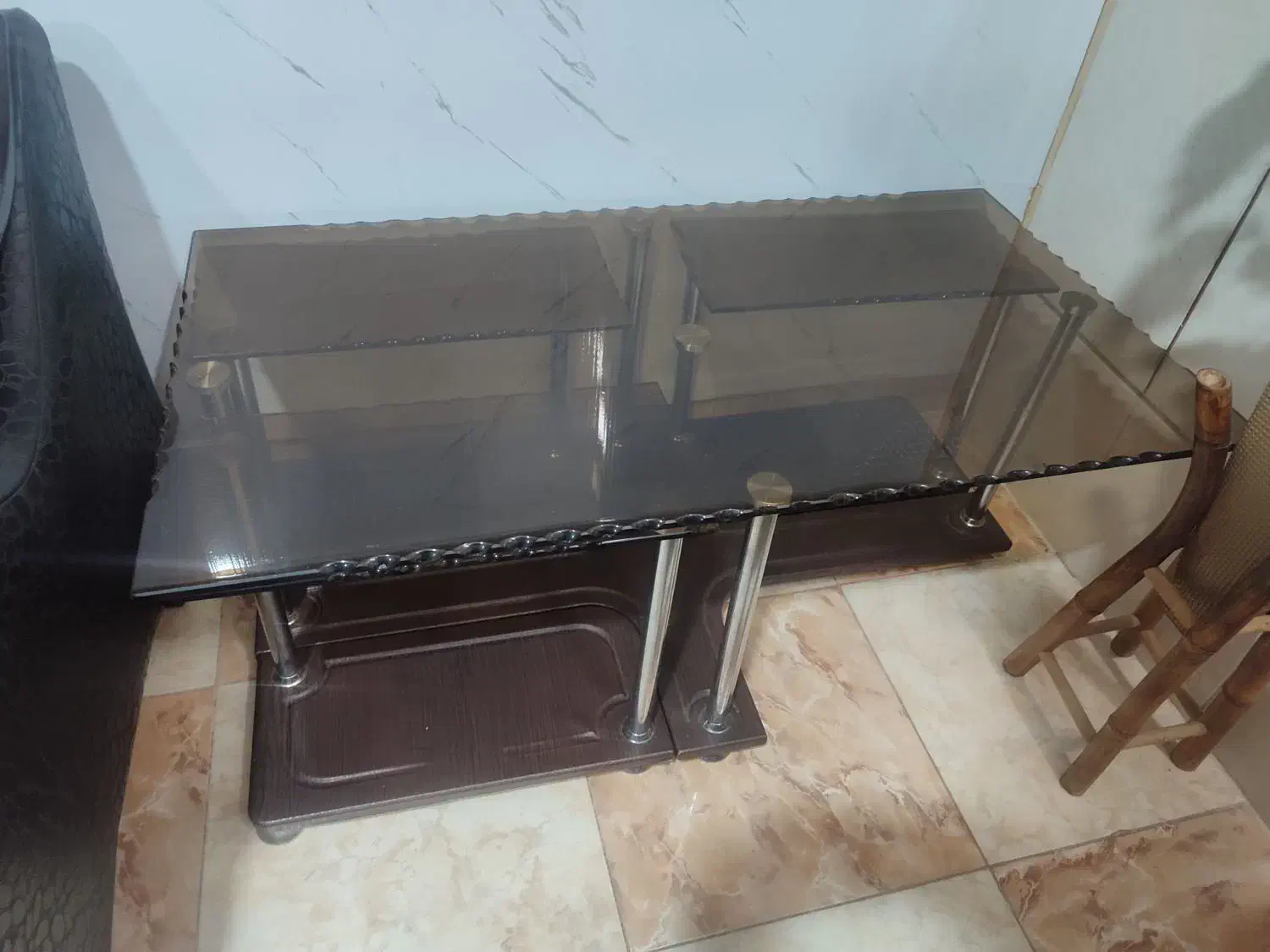 جلو مبلی شیشه ایی|مبلمان خانگی و میز عسلی|سیرجان, |دیوار