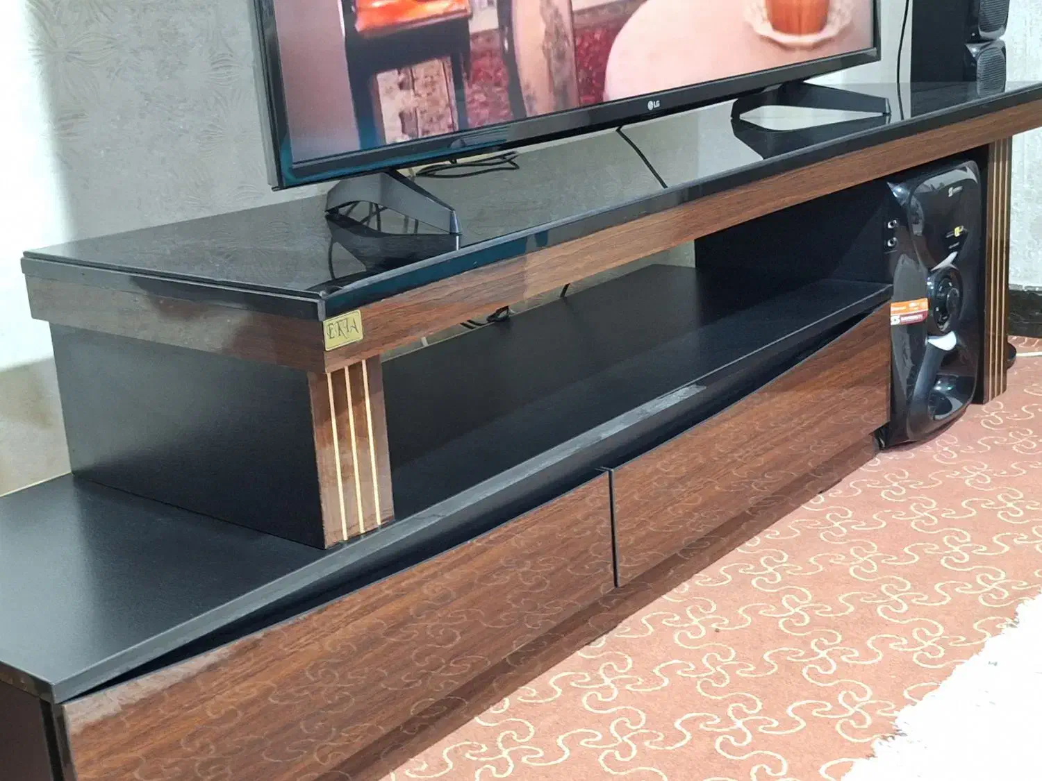 زیر تلویزیون تمیزو درحدنو|میز تلویزیون|لامرد, |دیوار