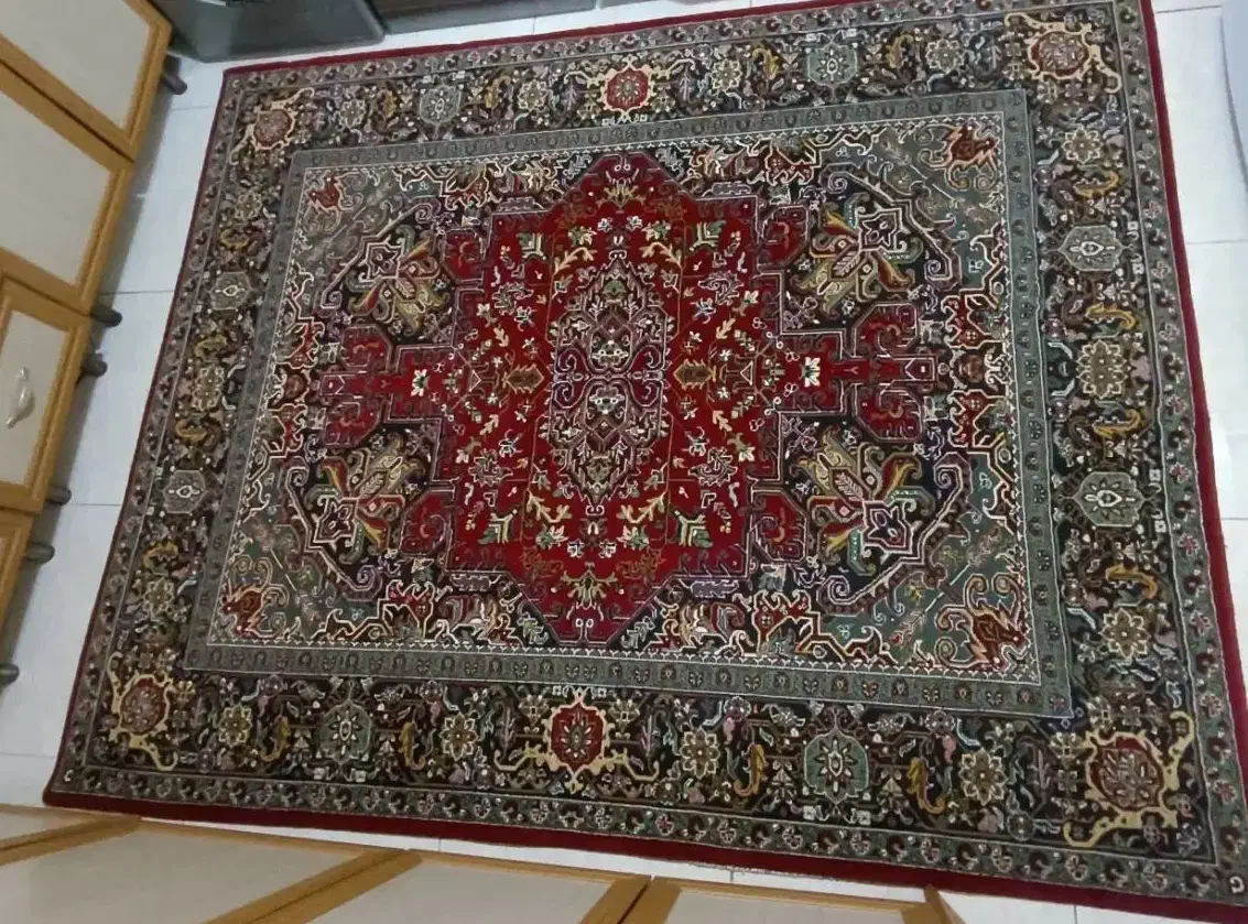 چند عدد فرش بزرگ و پادری|فرش|تبریز, |دیوار