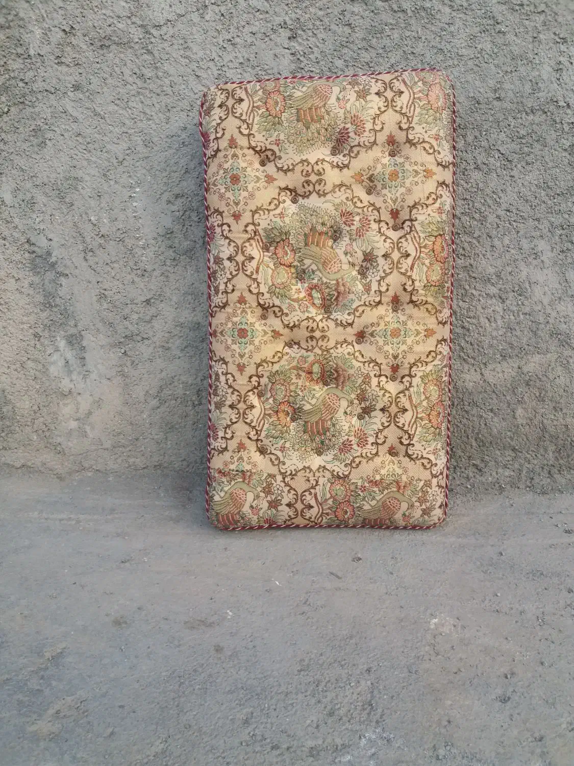 پشتی|پشتی|سنندج, |دیوار