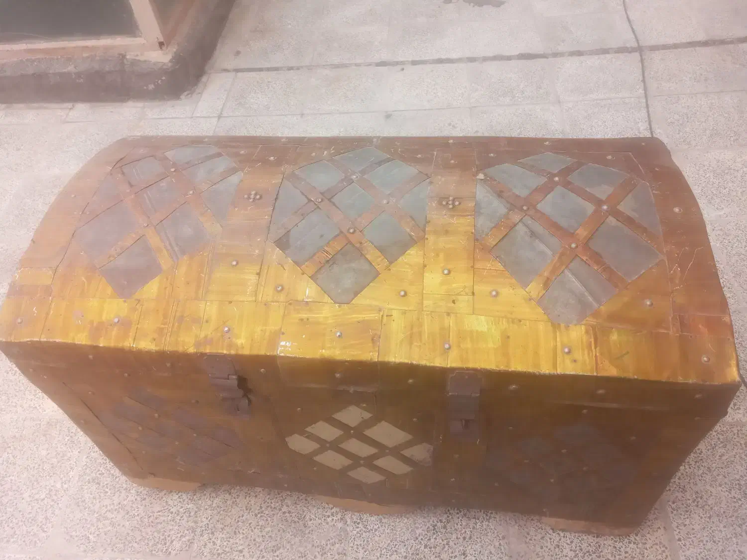 صندوق چوبی قدیمی|کلکسیون اشیاء عتیقه|خمینی‌شهر, |دیوار