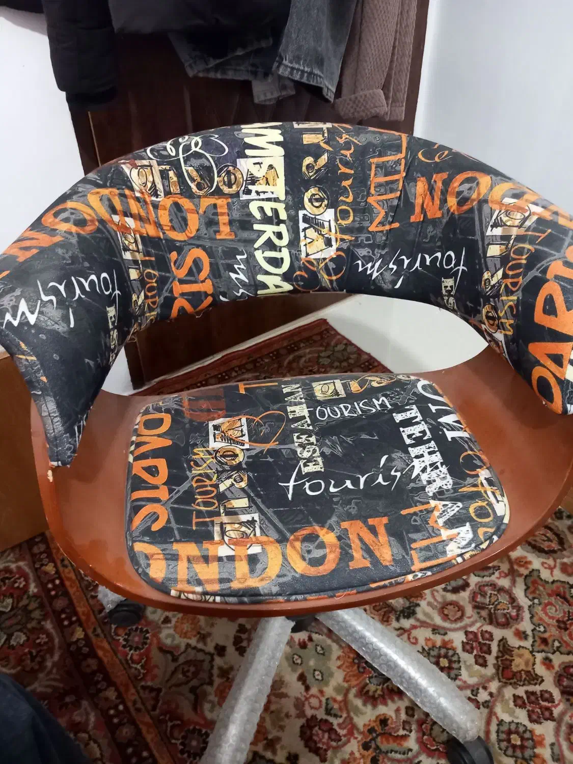 صندلی نو|صندلی و نیمکت|لنجان, |دیوار