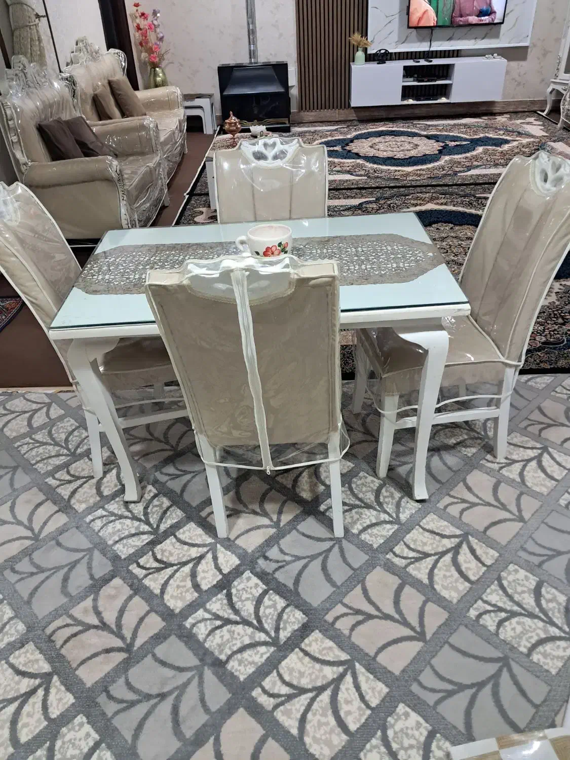 میز نهار خوری درحد نو باکاورفروخته میشه|میز و صندلی غذاخوری|فارسان, |دیوار