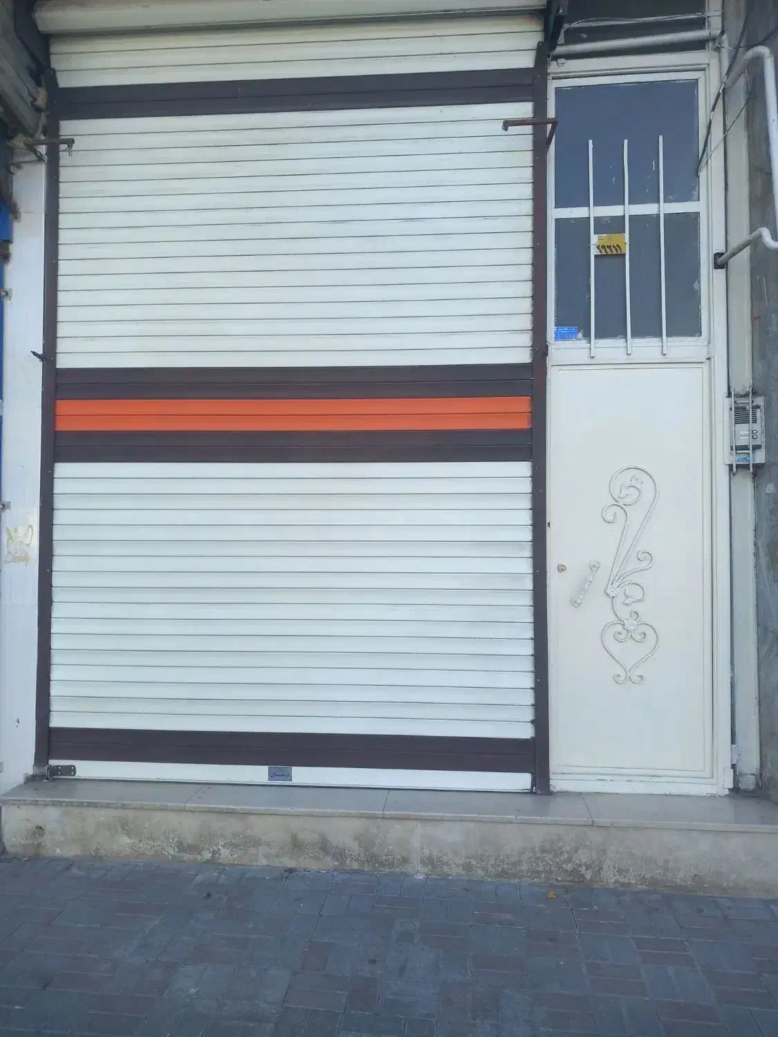 ۱۲۰مترتجاری میدان راهنمایی اول خیابان سیاوش|فروش مغازه و غرفه|بروجرد, |دیوار