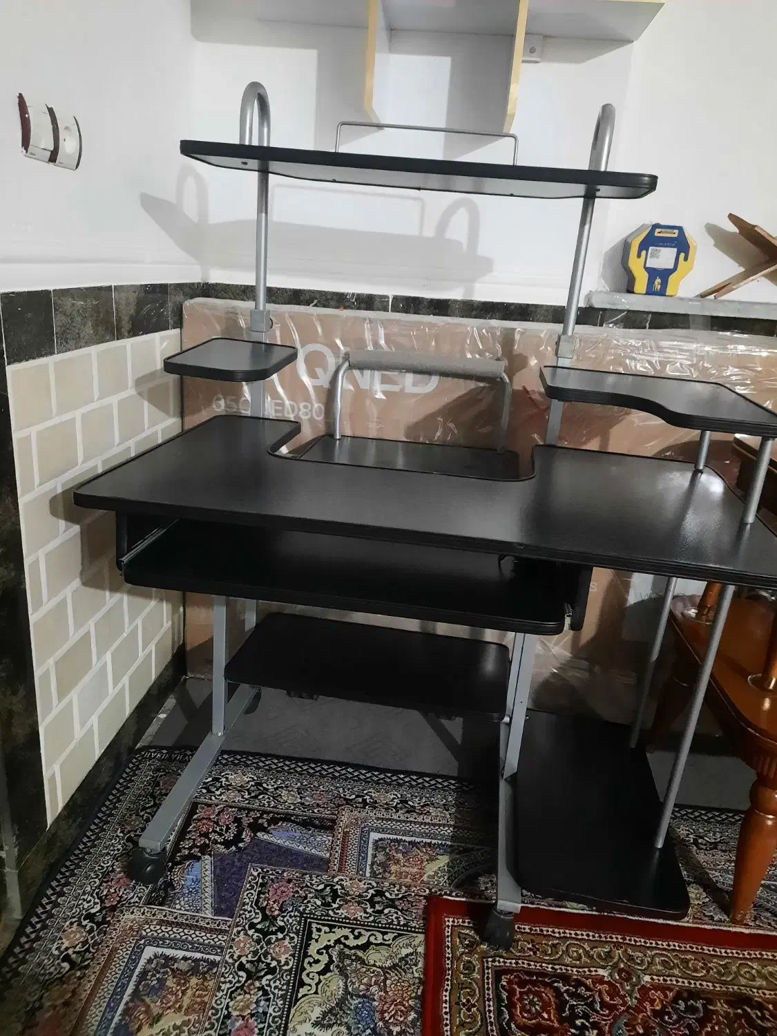 میز|میز تحریر و کامپیوتر|فیروزآباد (فارس), |دیوار