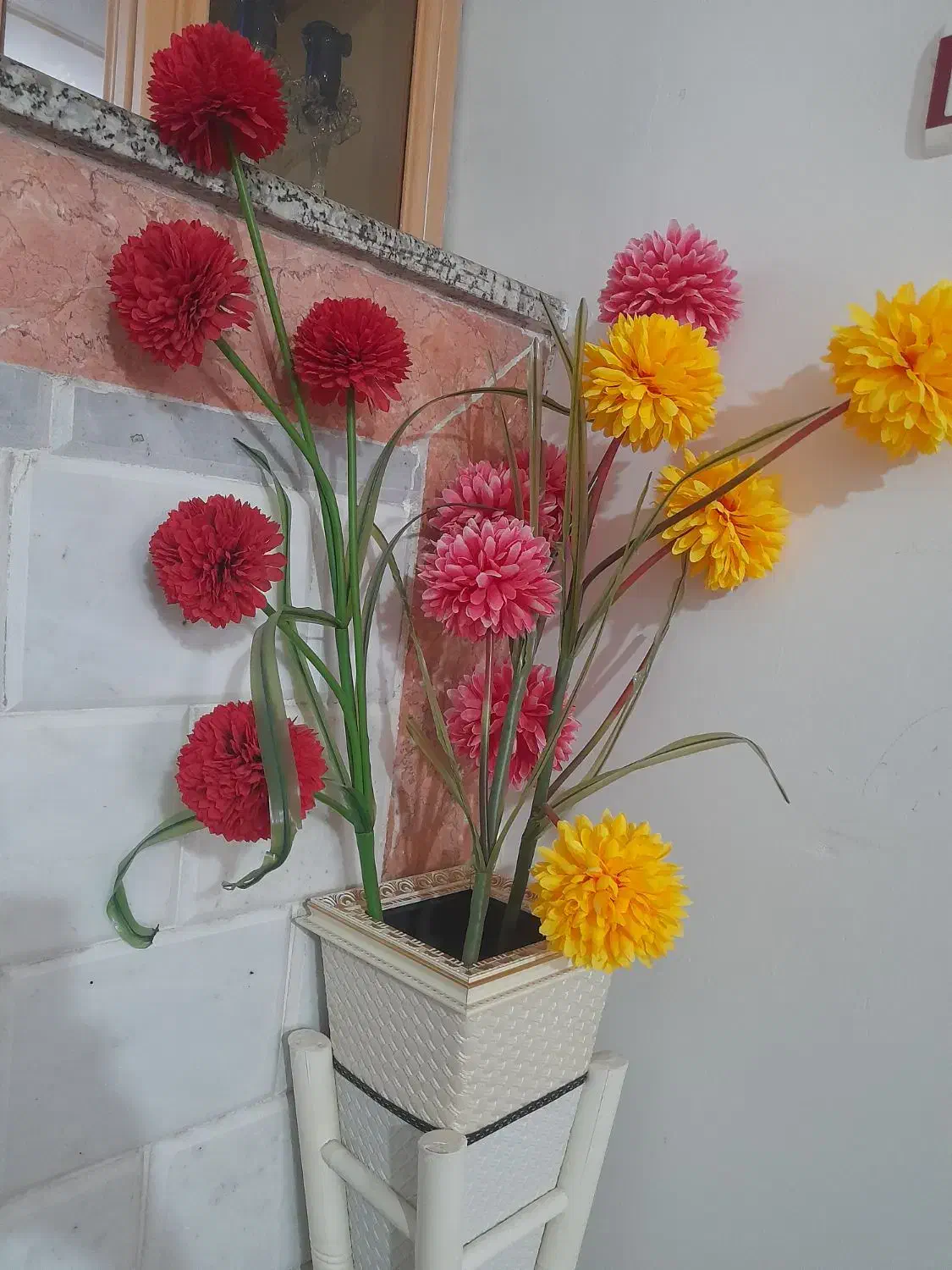 گل همراه با پایه گل چوبی|گل مصنوعی|اسفراین, |دیوار