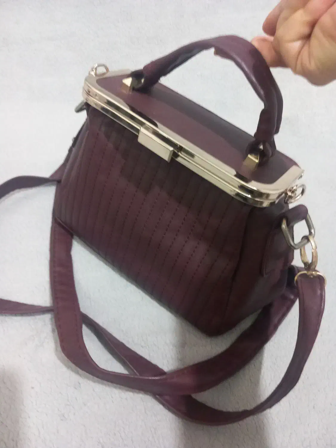 تعدادی کیف مدرسه ای مجلسی اسپرت|کیف، کفش، کمربند|شیراز, دباغ خانه|دیوار