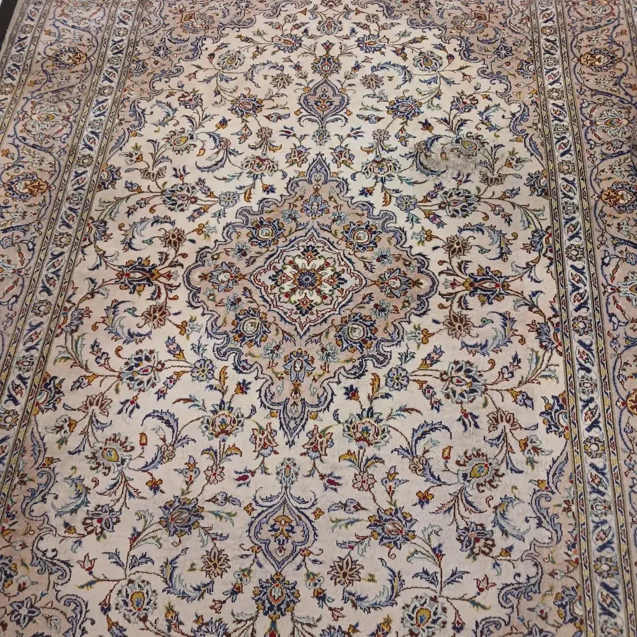 فرش دست بافت کاشان|فرش|تهران, میدان ولیعصر|دیوار