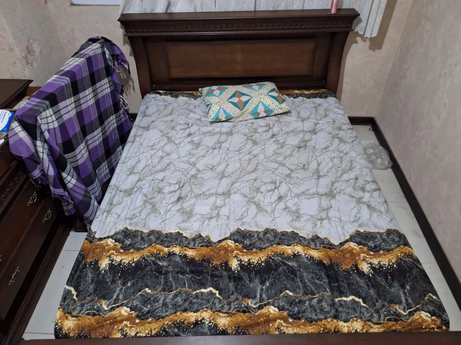 تخت دو نفره به همراه کمد|تخت و سرویس خواب|شیراز, انجیر|دیوار