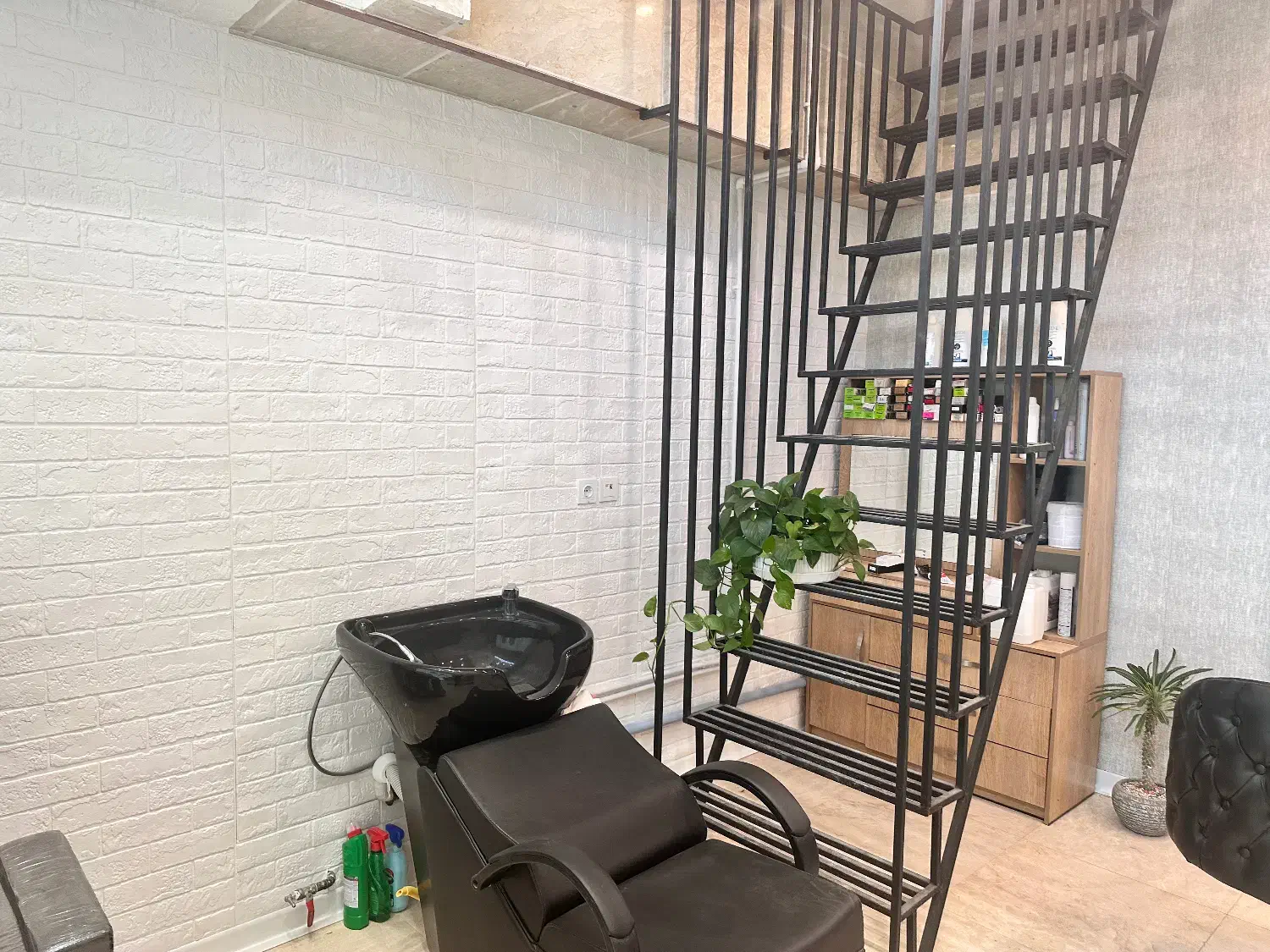 اجاره سالن زیبایی با وسایل|اجارهٔ مغازه و غرفه|کرج, ساماندهی|دیوار