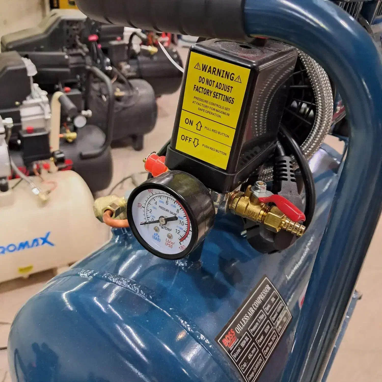 پمپ باد ۳۰ لیتری موتور بزرگ باس boss|ابزارآلات|اصفهان, جاوان|دیوار