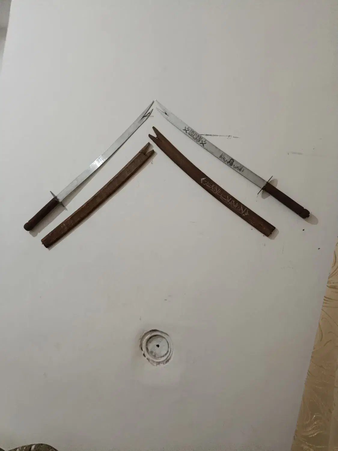 دو عدد دکوری دیوارکوب ذلفقار حکاکی شده قدیمی|صنایع دستی و سایر لوازم تزئینی|زاهدان, |دیوار