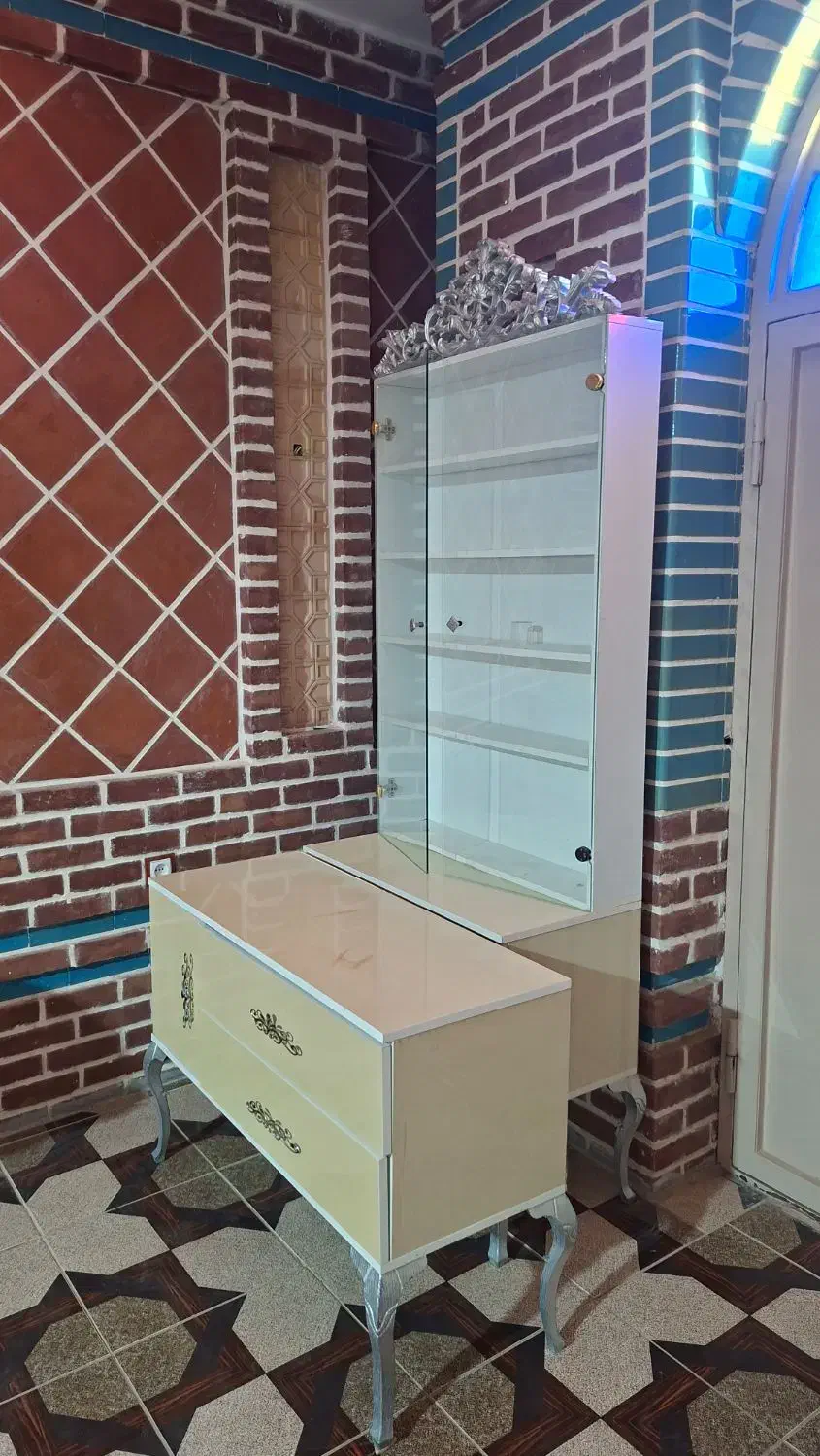 لوازم کامل ارایشگاه|آرایشگاه و سالنهای زیبایی|کاشان, خزاق|دیوار