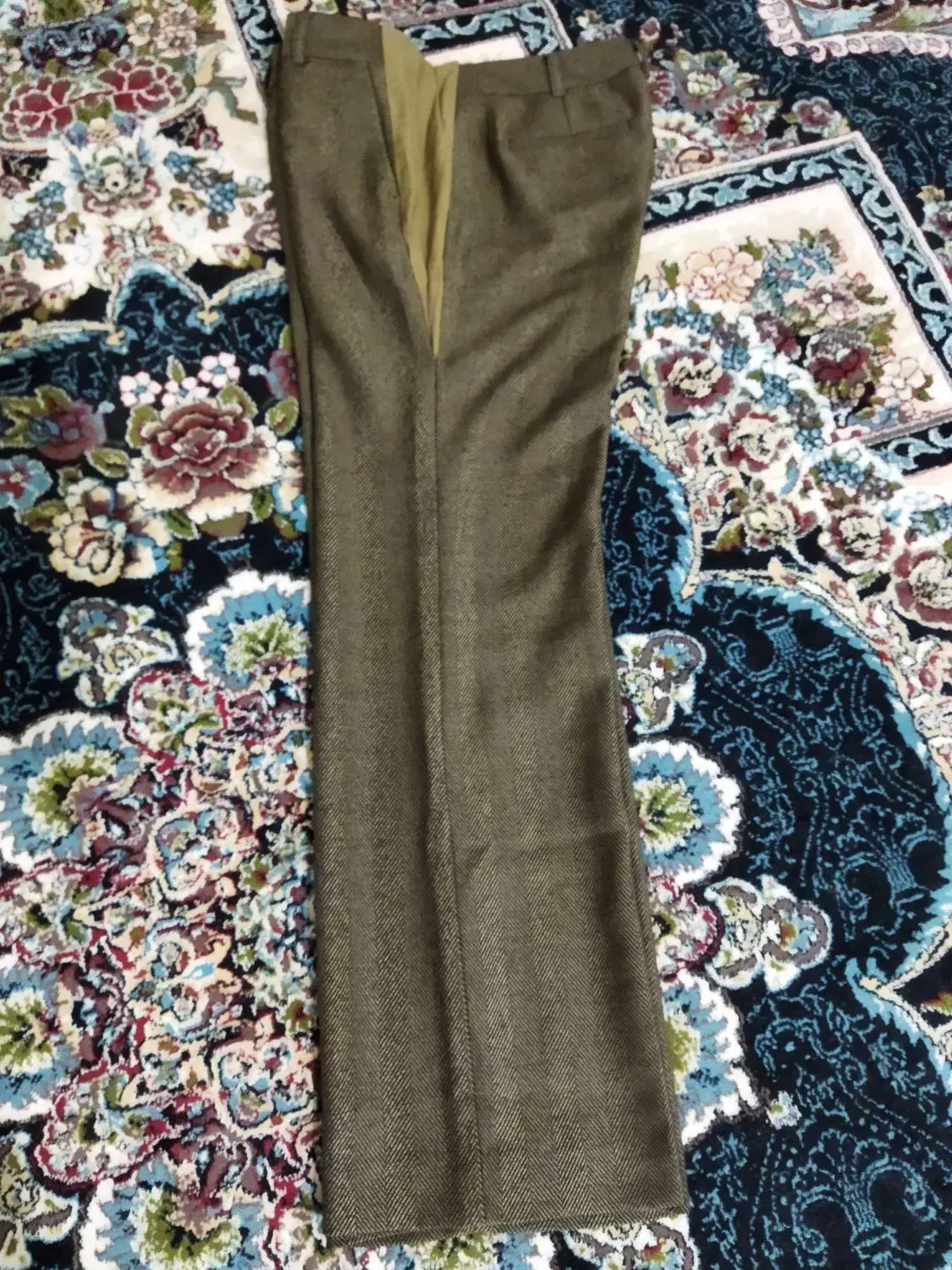 شلواردمپا|لباس|کنگاور, |دیوار