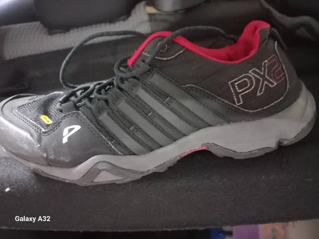 کفش ورزشی سایز ۳۹ کاملا سالم|کیف، کفش، کمربند|تهران, زعفرانیه|دیوار