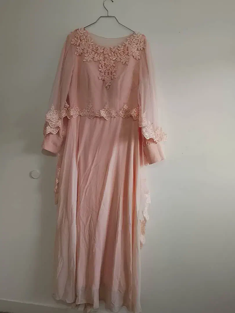 لباس نامزدی و مجلسی|لباس|ری, شهید غیوری (ابن باویه)|دیوار