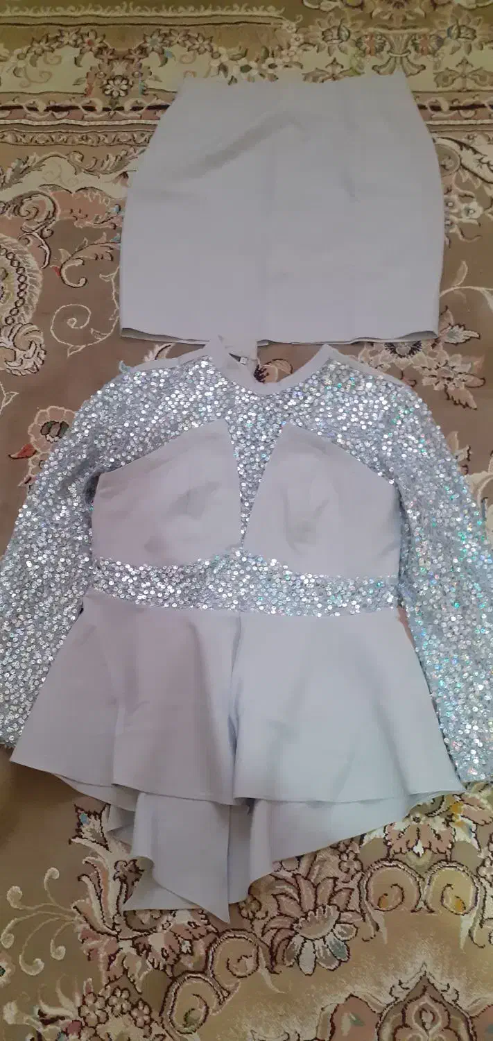 لباس‌ مجلسی|لباس|میانه, |دیوار