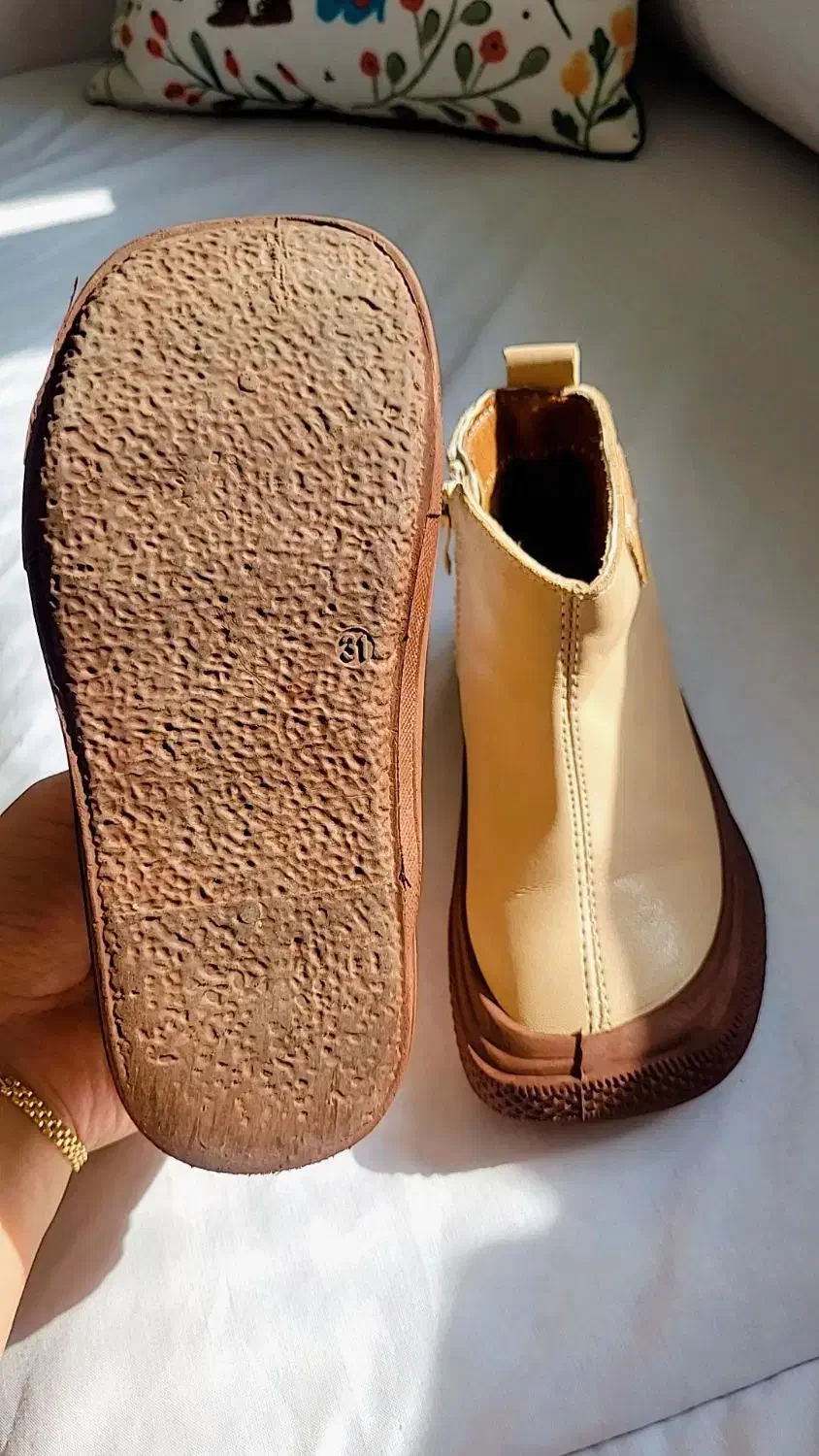 کفش کودک|کفش و لباس بچه|رشت, دباغیان|دیوار