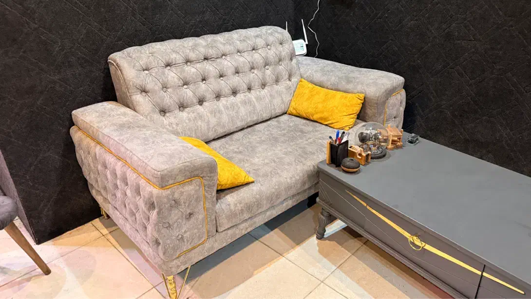 مبل و میز و صندلی و پرده در حد نو|دفتر کار|یزد, |دیوار