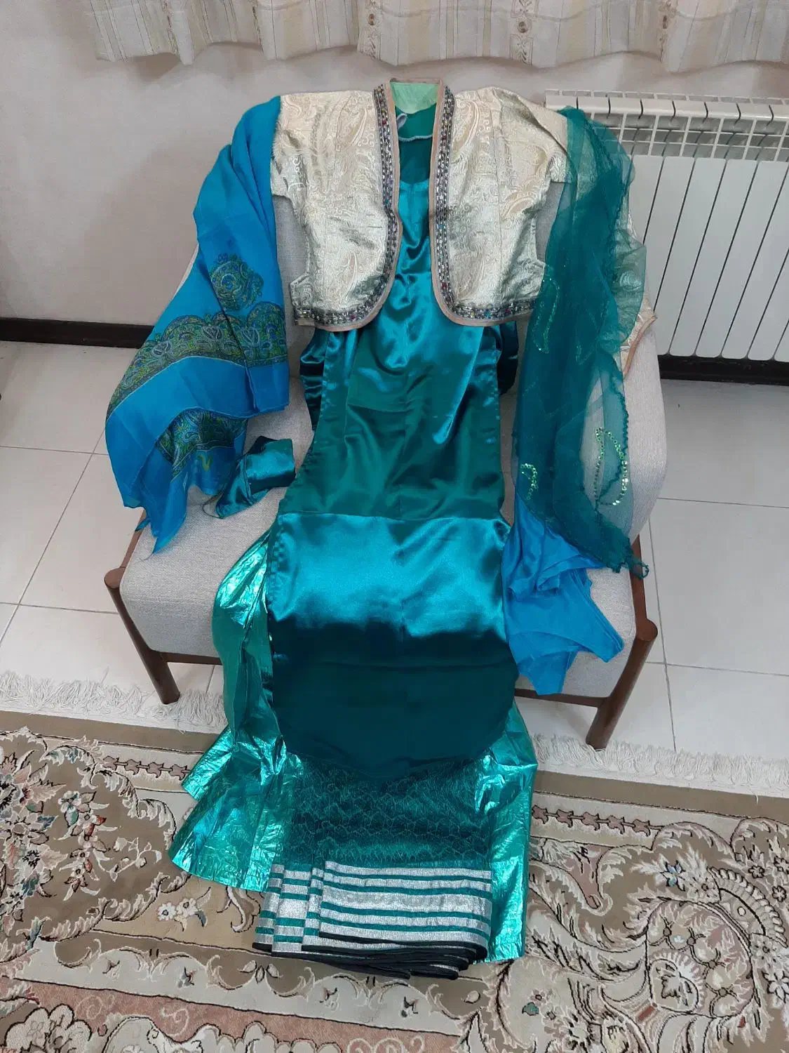 لباس محلی|لباس|شیراز, تاچارا|دیوار