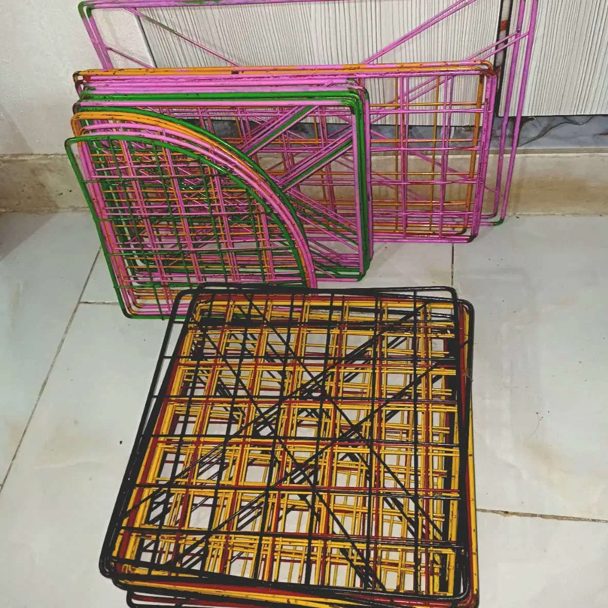 قفسه فلزی رنگی در حد نو|کتابخانه، شلف، قفسههای دیواری|تویسرکان, |دیوار