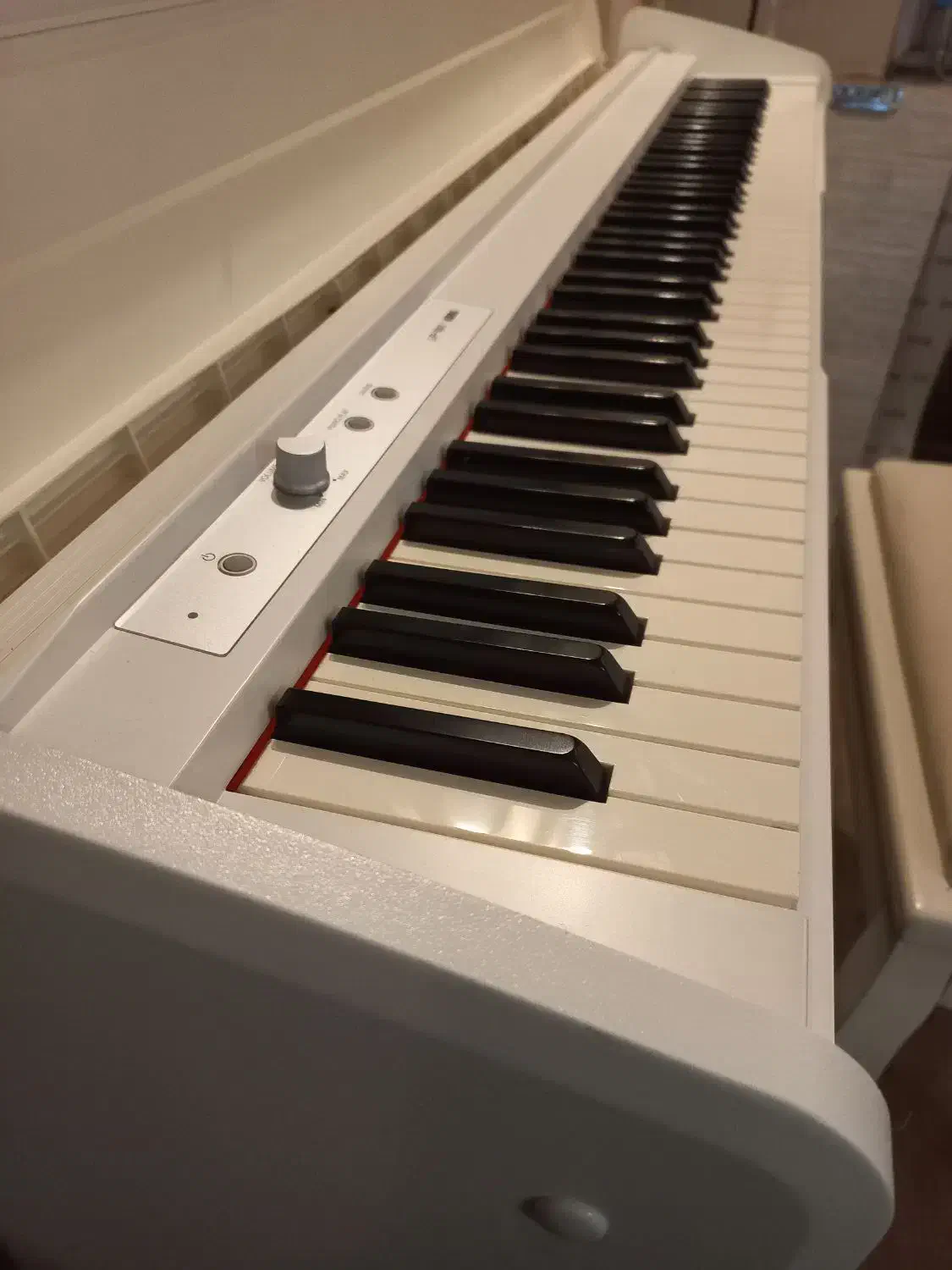 پیانوی کرگ lp180|پیانو، کیبورد، آکاردئون|لاهیجان, رجایی|دیوار