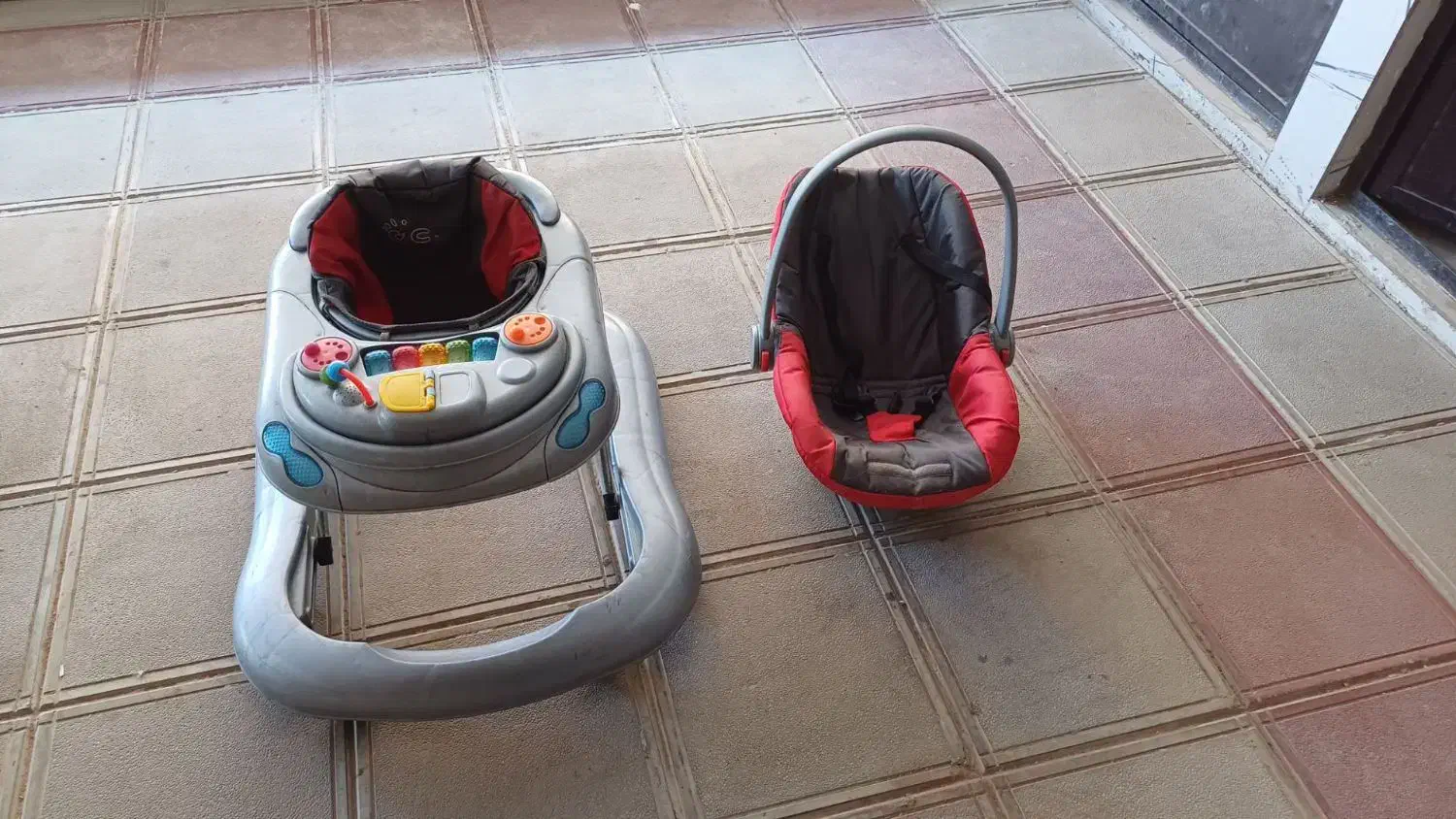 روروئک و کریر|اسباب و اثاث بچه|قزوین, |دیوار