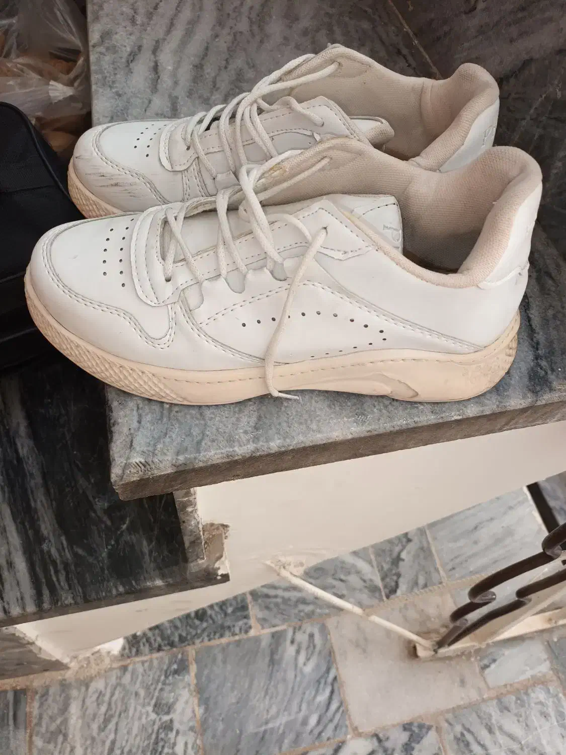 کفش و کاپشن|لباس|شیروان (لرستان), |دیوار