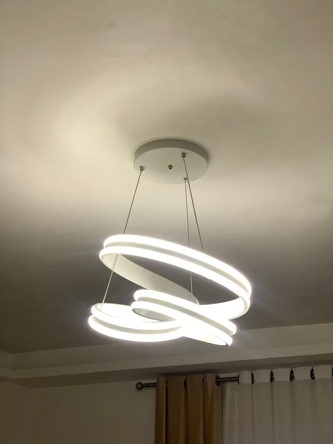 دوعدد لوستر کاملا سالم|لوستر و چراغ آویز|رشت, یخسازی|دیوار