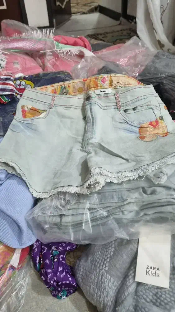 تعداد لباس بچه گانه وارداتی بصورت عمده تکی|لباس|آباده, |دیوار