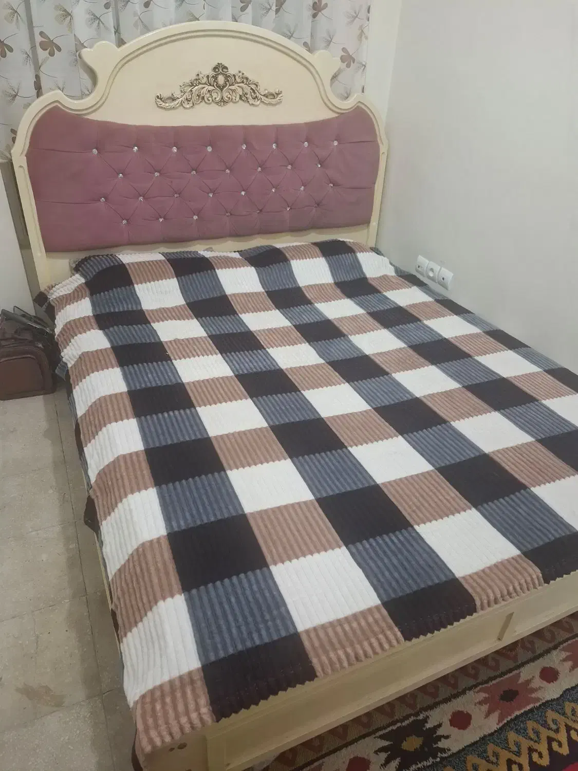 تخت دو نفره با تشک و کفی تخت|تخت و سرویس خواب|تهران, بهداشت|دیوار