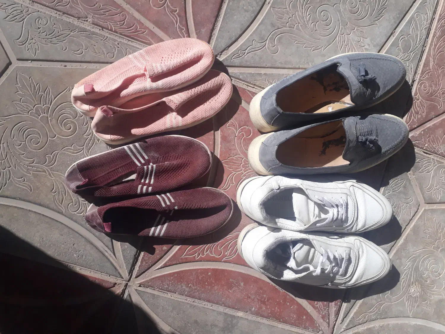 کفش (تعداد)|کیف، کفش، کمربند|گرمسار, |دیوار