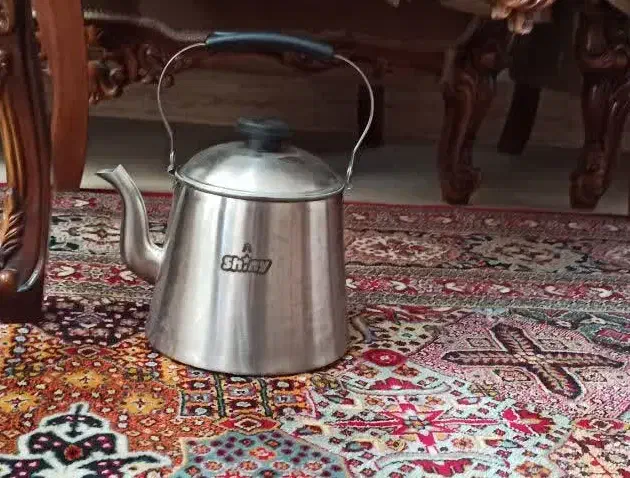 کتری یکی دو بار استفاده شده خارجی|قوری، کتری، قهوه‌ساز دستی|میانه, |دیوار