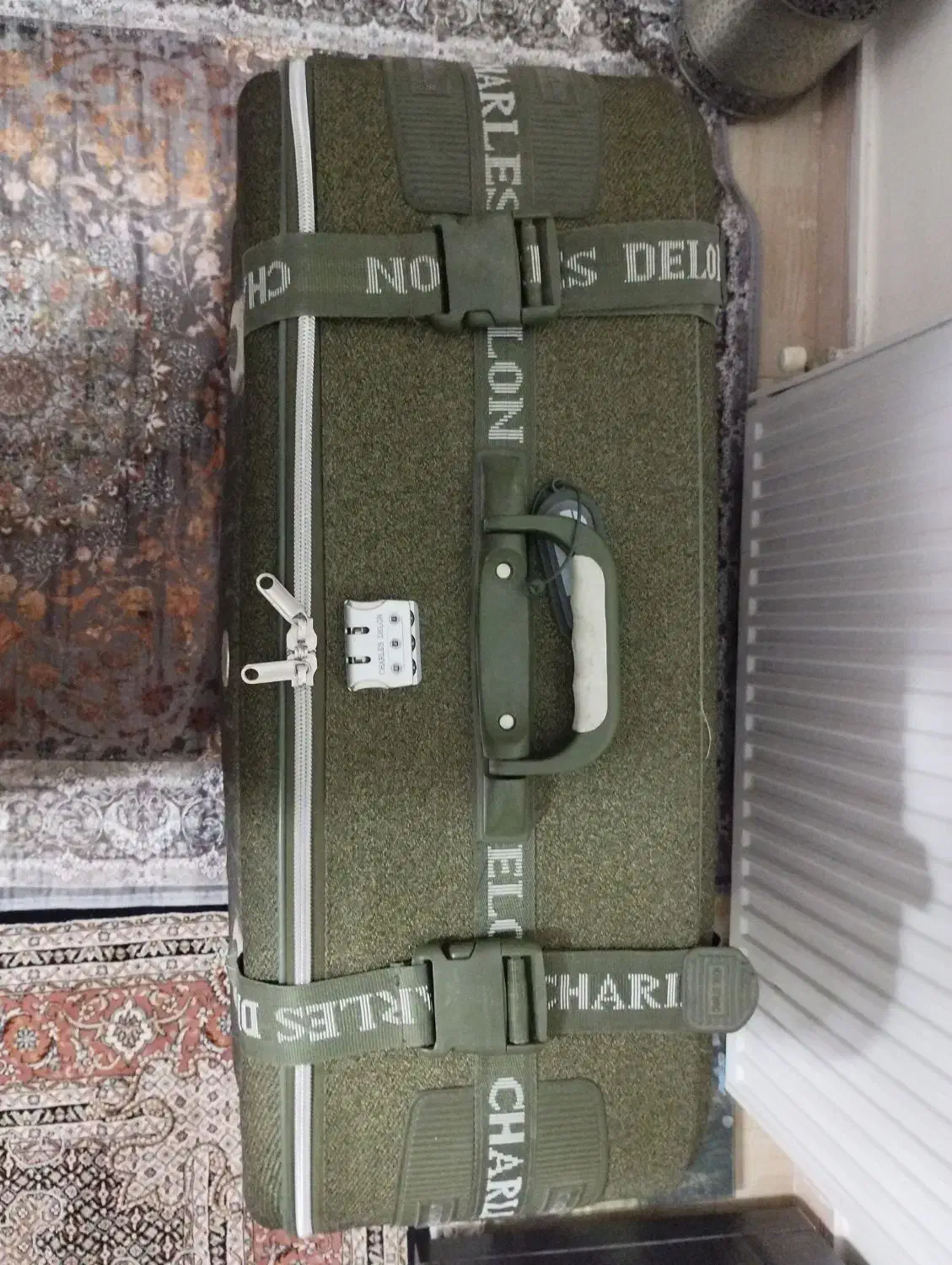 ساک بزرگ مسافرتی|کیف، کفش، کمربند|مهاجران, |دیوار