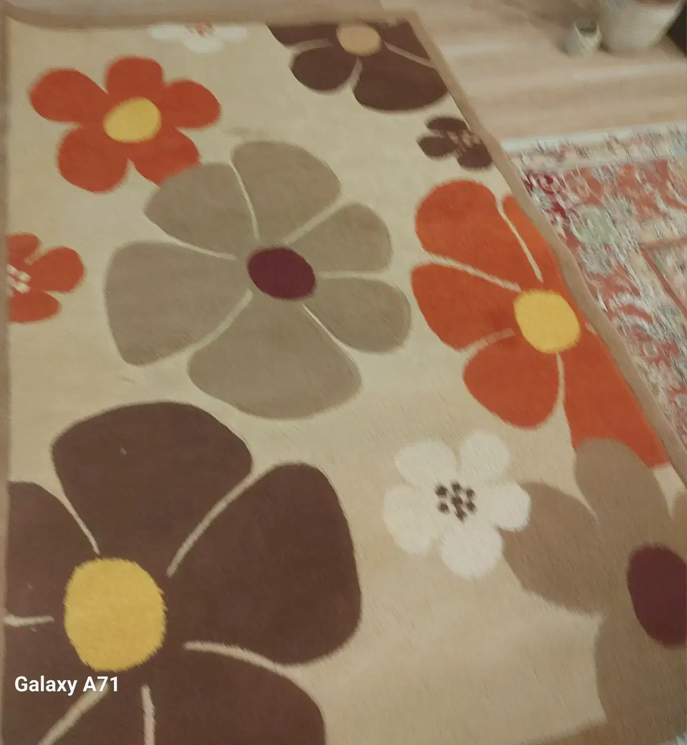 قالیچه  به ابعاد  دو متر و بیست در یک ونیم متر|فرش|گلبهار, شهر جدید گلبهار|دیوار