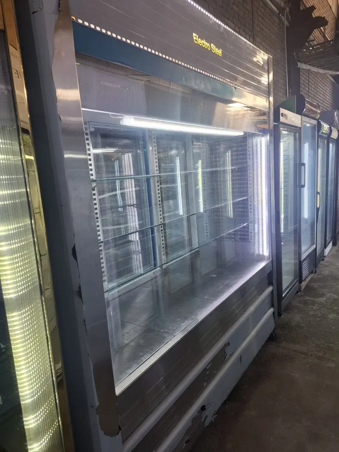 یخچال ایستاده ویترینی انواع یخچال‌های دست دوم|فروشگاه و مغازه|مشهد, فدک|دیوار