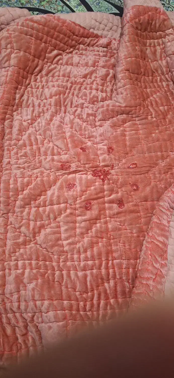 لحاف  و رو تختی|رختخواب، بالش، پتو|برخوار, |دیوار