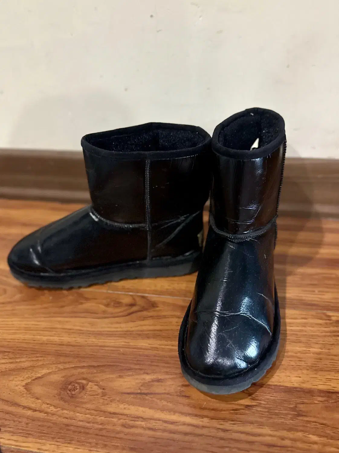 نیم بوت مشکی از برند آگ (UGG)|کیف، کفش، کمربند|کرج, گوهردشت|دیوار