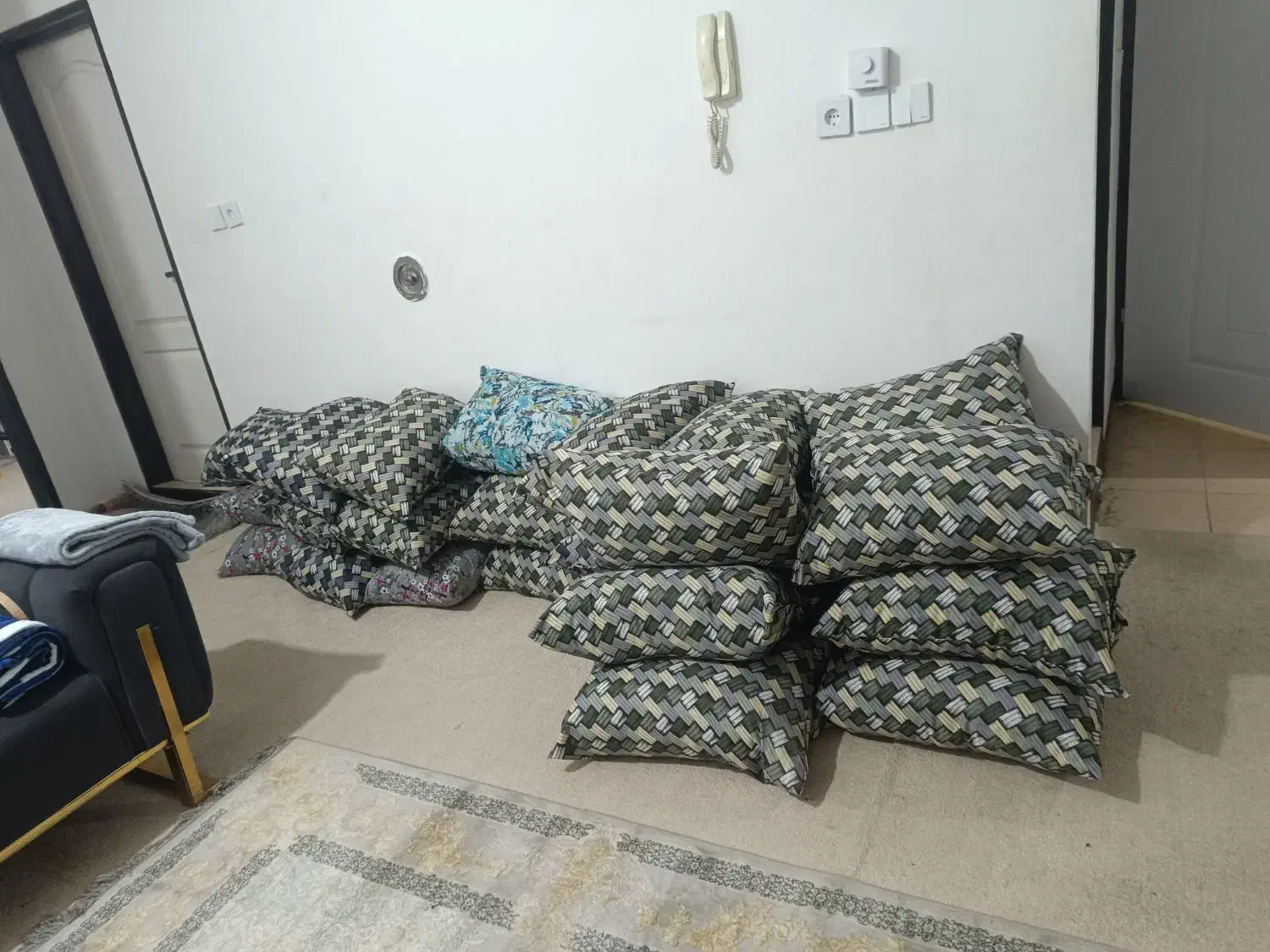 پتو بالشت تشک روبالشتی|رختخواب، بالش، پتو|بندر کنگان, |دیوار