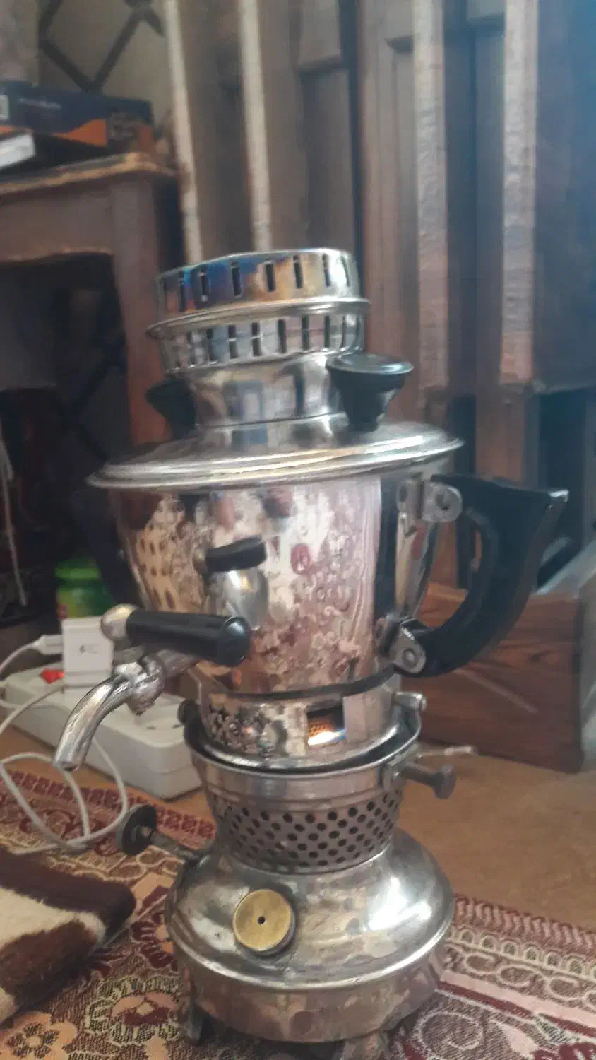 سماور نفتی قدیمی عتیقه ۳۰ سانتی|کلکسیون اشیاء عتیقه|باسمنج, |دیوار