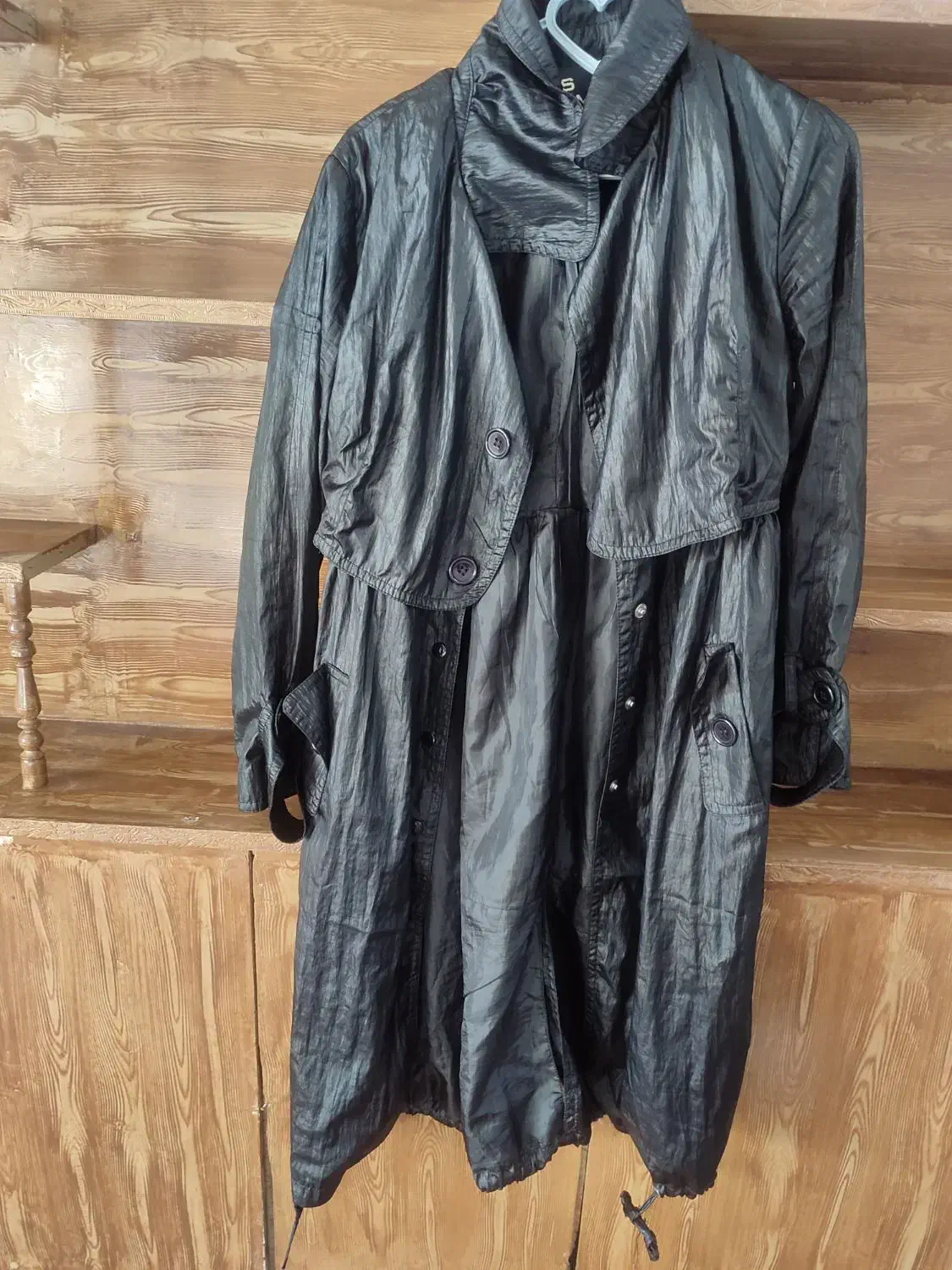 پالتو وبارانی|لباس|مبارکه, |دیوار