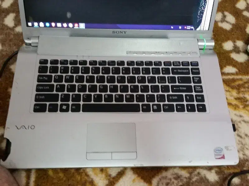 VAIO sony رم ۴ و CPU 2.5|رایانه همراه|لنجان, |دیوار