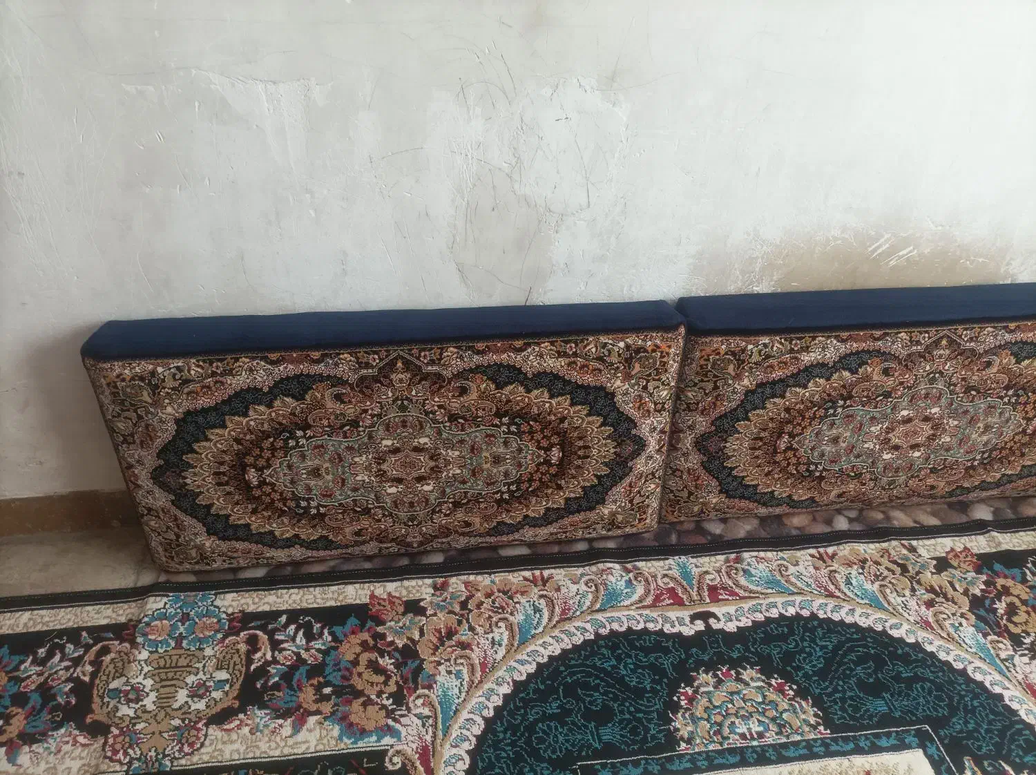 پشتی|پشتی|شیراز, کوشک میدان|دیوار