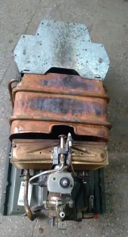 فروش. خریدار آبگرمکن پکیج سالم وفرسوده|آبگرمکن، پکیج، شوفاژ|کرمانشاه, |دیوار